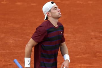 「本当に失望している」世界５位ドレイパー、クレーで手応えも全仏８強入り逃す。過去２連勝のバブリクに逆転負け＜SMASH＞