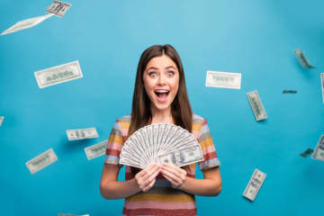 先日、宝くじで「12億円」の当せんが出たニュースを見ました。当せんすると「税金」はかかるのでしょうか？