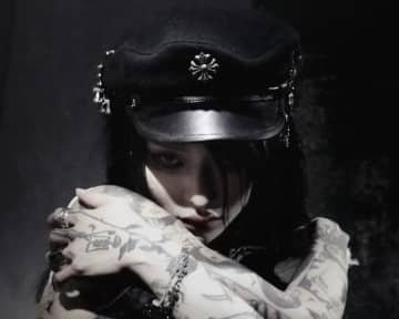 ユール、新作『Evangelic Girl is a Gun』より自身が監督を務めた「What3vr」MV公開