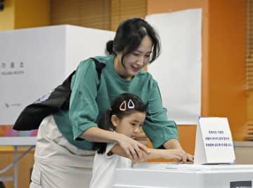 韓国大統領選、投票始まる　野党李在明氏リードか