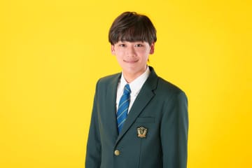 “キラキラ癒し系男子高校生”演歌歌手・中村唯人、6月4日発売のデビューシングル『ほろ酔い風酒場』MV解禁！　地元・茨城の原風景や校舎で撮影