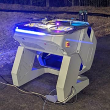 KDDIスマートドローン、自動充電ポート付きドローン「Skydio Dock for X10」による警備実証を実施