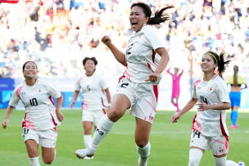 岩渕真奈も｢速い！｣と絶句、ブラジル女子“なでしこ粉砕”11秒爆速スーパーカウンターが炸裂｢まだ19歳だって｣｢爆速タッグは脅威！｣ファン震撼