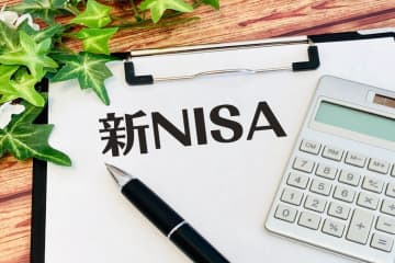 去年「NISA」を始め、上限額の「月10万円」を積み立てています。正直生活が苦しいのですが、無理せず「積立額」を見直すべきでしょうか…？