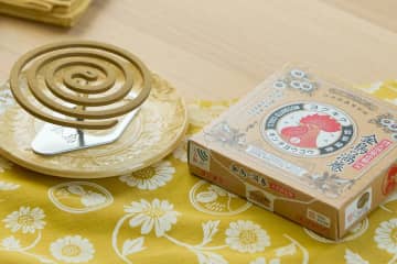 金鳥×中川政七商店、“菊”がテーマの蚊取り線香セットや手ぬぐいなど新作コラボアイテム