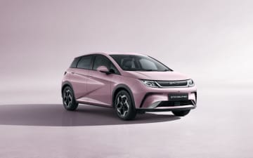 創業30周年を記念したピンク色のドルフィンが限定発売「BYD DOLPHIN Grateful PINK」