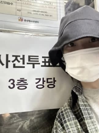 IU、選挙日にファンへ投票呼びかけ「大切な一票を忘れないでください」 “無彩色”ファッションも披露