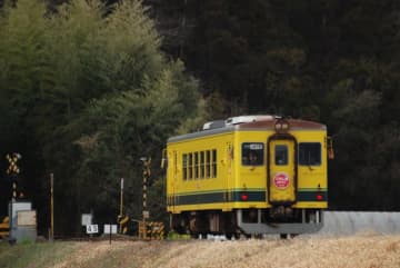 全線運休「いすみ鉄道」、ようやく脱線車両撤去 2027年秋の復旧を目指す