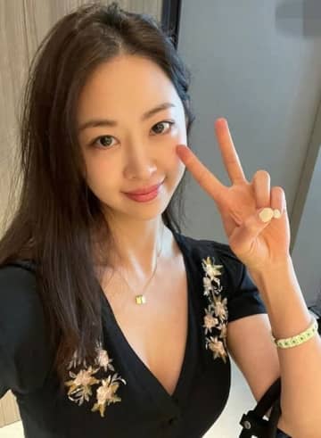 “ピース”もダメ、元アイドルが何気ない旅行写真を即削除　敏感にならざるを得ない韓国芸能界