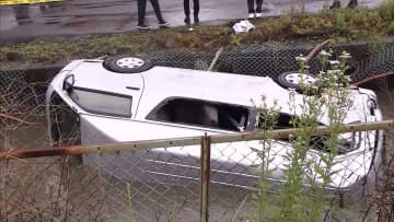病院の送迎車にトラックが衝突…送迎車は用水路に転落　70代女性が意識不明の重体　埼玉・越谷市