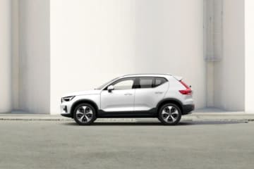 ボルボ、内燃機関コンパクト『XC40』に次世代UXを導入。ハイエンドグレード“ウルトラB3”も追加設定