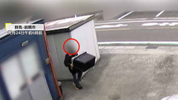 【独自】念入りに物色…周囲を確認しダッシュで逃走　早朝の中古車販売店から「空の」収納ボックス盗む年配の男　群馬・前橋市