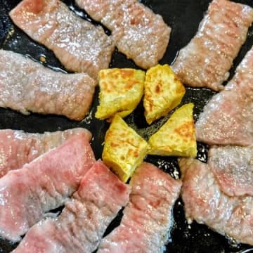 石焼ビビンバ！カリカリホクホク甘くて、にんにくゴマ風味の甘辛ビビンバのタレに合う！
