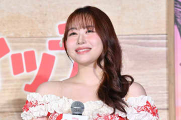 ME:I・MOMONA、ソロ仕事現場にメンバーがサプライズ登場し涙腺崩壊寸前「ギリ耐えています」