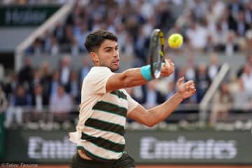 アルカラス、世界12位ポールに圧巻のパフォーマンスで完勝！約1時間半の圧倒劇で4強[全仏オープン]