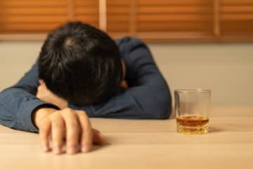 太宰治の『あさましきもの』あらすじ紹介。人間の弱さと滑稽さに迫る短編小説