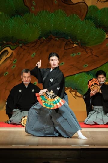 梨園の妻になった日系３世＝歌舞伎の世界を日伯両語で発信＝第１回＝〝おじいちゃん〟は画家マナブ・マベ　青木夕実