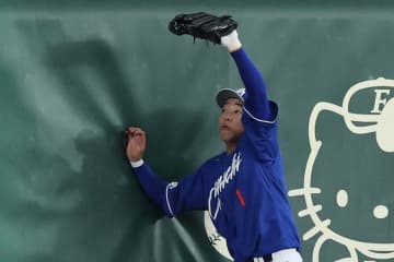 中日23歳は「一人だけレベル違う」　フェンス恐れぬ美技＆猛打…敵ファン尊敬「エグい」
