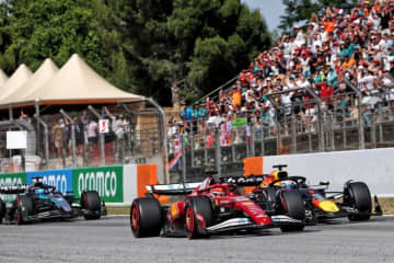 ルクレールに後れを取り、ラッセルにも仕掛けられたフェルスタッペン。レッドブル代表は動揺と苛立ちに理解を示す