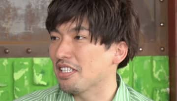 「タクシーの後部座席でキスしていた」EXITりんたろー。不倫疑惑に動揺「似てる人です！」