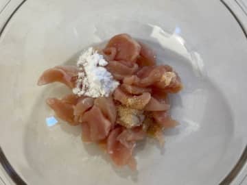 「包丁もフライパンも使いません」　鶏胸肉レシピに「これは助かる」「真似します」