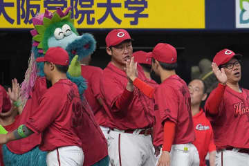 プロ野球で珍光景「まさか球場で仕事するとは…」　大役務めた意外な人物が話題「新鮮だ！」
