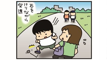 通学路は危険がいっぱい！  石を蹴りながら歩く小学生に突進される…【うちはおっぺけ 3姉妹といっしょ 10 #８】