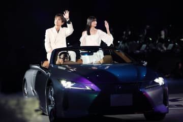【動画】滝沢秀明氏が演出「IGアリーナ」開業式典、岩田剛典＆遠藤さくらがオープンカーで登場