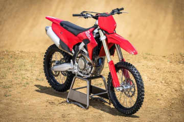ドゥカティ、史上初のモトクロスバイク『デスモ450 MX』の市販モデル発売を発表