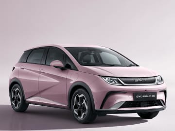 BYDがドルフィンの特別限定車「グレイトフルピンク」を発売。創業30周年を記念して特別装備を追加設定