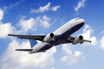 『飛行機』の雑学5選　全席禁煙なのにトイレに灰皿が置いてある理由とは