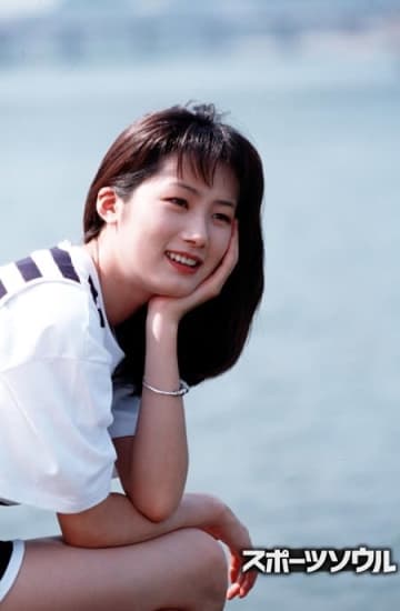 全国民を騙す詐欺だった伝説的女優の“22年ぶりの復帰説”、その寂しさを和らげる歌手IUのオマージュ