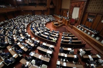 公益通報、解雇や懲戒に罰則　告発者保護で改正法成立
