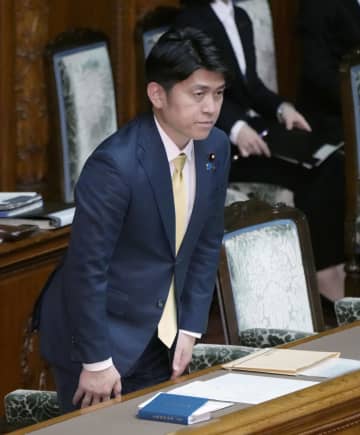 トラック運送5年更新制に　下請け是正も、改正法成立