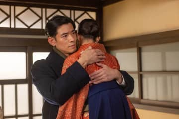 『あんぱん』今田美桜×中島歩の抱擁は最後になってしまうのか　のぶに植え付けられた愛国心