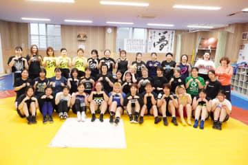 橋本千紘の呼びかけによるレスリング練習会に5団体から20人の若手選手が参加！