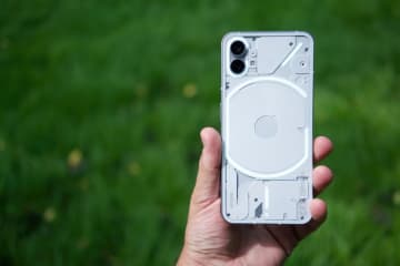 Nothing初の本格フラグシップスマホ「Phone(3)」7月2日深夜に発表。背面ライトを刷新か
