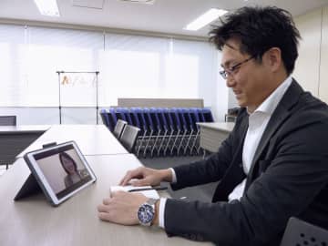 孤独な管理職、助言は社外メンターから　現役の大手コンサルや経営者が“上司代行”