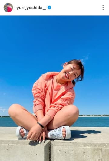 吉田優利がお気に入りのサンダルと一緒に夏の気分を満喫 可愛い写真の一挙公開にファンからは「いいね！」殺到