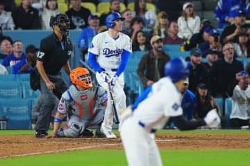 劇的サヨナラ打のフリーマン　サヨナラ打よりもマンシー称える
