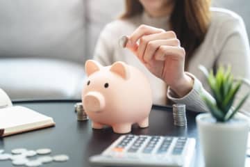 小学生の子どもがいる姉は「貯金ができない」と言います。小学生の子どもがいると貯められないものなのでしょうか？