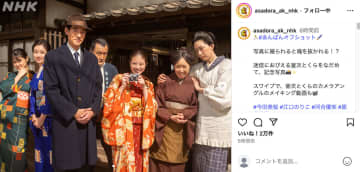 “カメラマン”今田美桜に決めポーズの原菜乃華も　『あんぱん』朝田家集合幸せショット