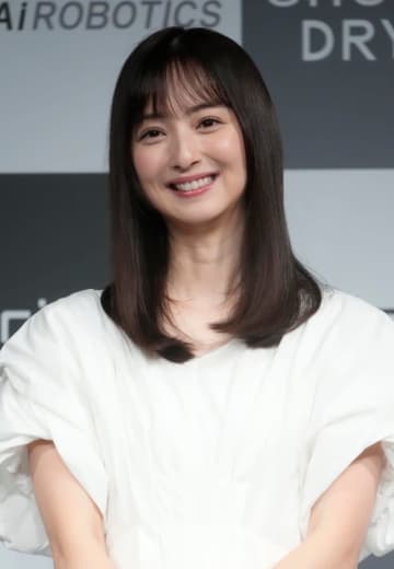 佐々木希、「ケーキに手作り感ある」誕生日ショットを公開→「愛情たっぷり」「魔の2歳児ってやつですね」と反響