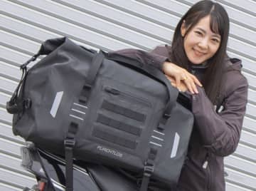 小旅行にぴったり。細かい配慮が優しいダッフルバッグをZRX400Ⅱに装着してみた
