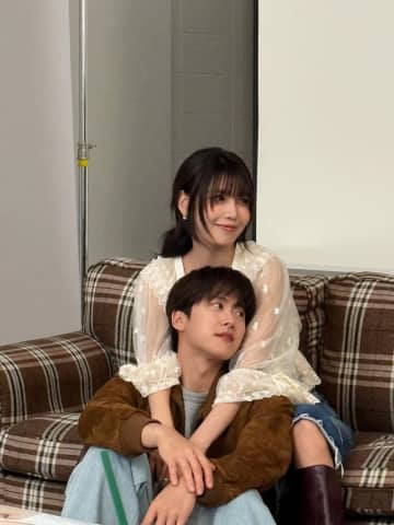 少女時代 スヨン、コンミョンをバックハグ！超密着ショットを公開「今日から1日目」
