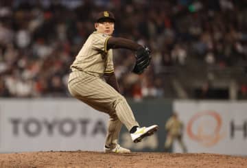 【ＭＬＢ】松井裕樹がわずか５球で今季初勝利　同点の９回を抑え延長１０回に勝ち越す