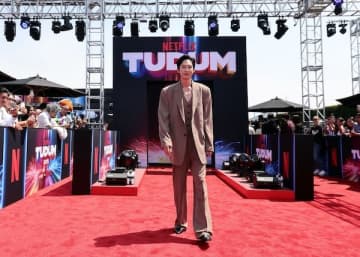 『イカゲーム3』の“ヒョンジュ役” 俳優パク・ソンフン、Netflix米イベントでファンから熱視線！