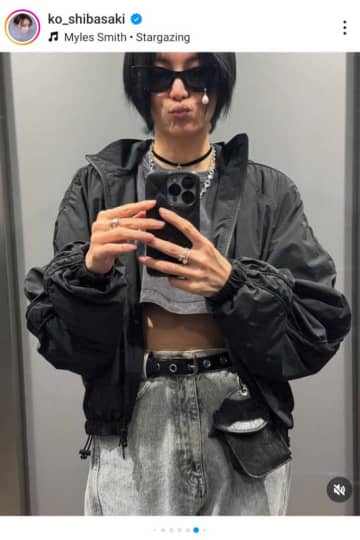43歳・柴咲コウ、近影に「イケメンすぎます」　雰囲気ガラリの私服姿が「オシャレ」「ウエストほっそい」