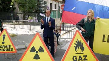 盗まれたフランス・マクロン大統領の「ろう人形」返還「グリーンピース」が声明発表…ロシアと貿易続けるフランス政府に抗議のため美術館から盗んだもの