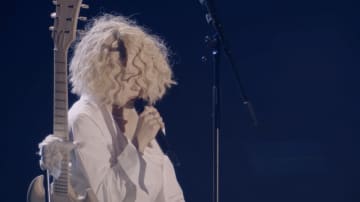 椎名林檎、アリーナツアーより「ＴＯＫＹＯ」「茫然も自失」ライブ映像を公開